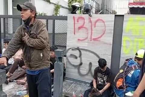 Korban Gas Air Mata Aksi  Demo di Mako Brimob Kwitang dan Polda Berjatuhan, Ini Efeknya