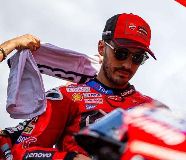 Francesco Bagnaia Kena Mental Usai Melempem di MotoGP Mandalika 2025, Davide Tardozzi: Dia Sangat Terpukul!
