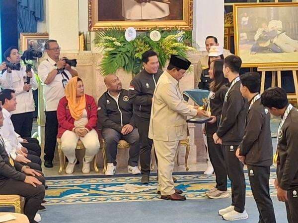 Presiden Prabowo Serahkan Bonus kepada Atlet Peraih Medali SEA Games
