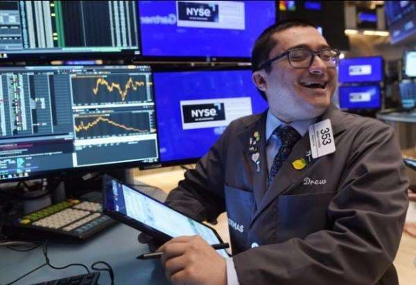 Wall Street Berakhir Hijau Jelang Rilis Laporan Keuangan Nvidia