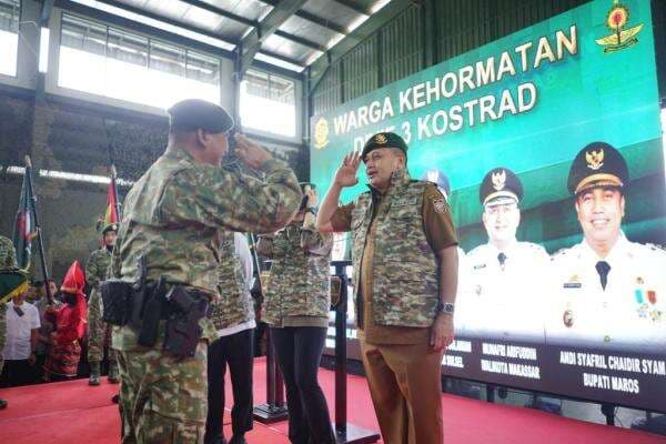 Gunakan Rompi Loreng, Wali Kota Makassar Dikukuhkan Jadi Warga Kehormatan Divisi Infanteri 3 Kostrad