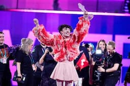 Geger! Pemenang Eurovision Nemo Kembalikan Trofi gegara Israel Join Kompetisi