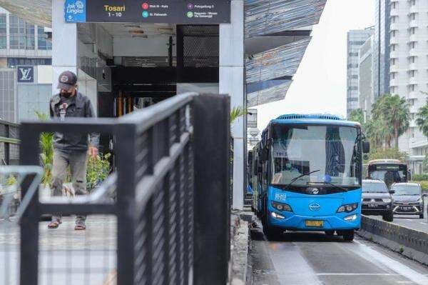 Transjakarta Sesuaikan 31 Rute di Malam Tahun Baru, Jam Operasional MRT-LRT Diperpanjang
