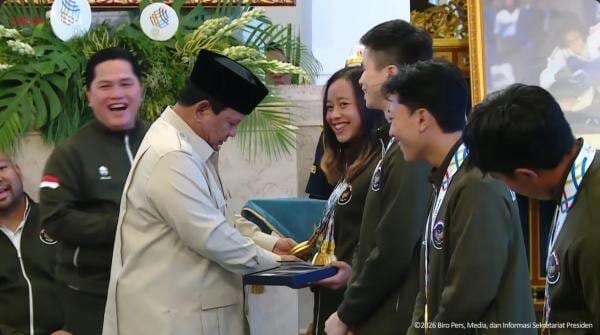 Prabowo Terkesima Melihat Tujuh Medali SEA Games Milik Martina Ayu