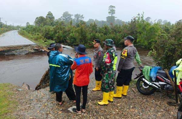 Sejumlah Jalan Terputus Akibat Banjir dan Longsor yang Melanda Aceh–Sumut, Ini Daftarnya!