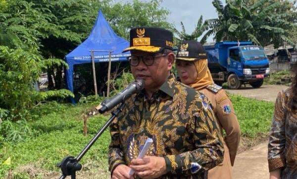 Cegah Banjir, Pramono bakal Buat Aturan Larangan Buang Sampah Sembarangan