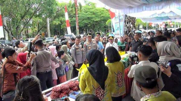 Gerakan Pangan Murah Polda Kalteng di Palangka Raya Diserbu Ratusan Warga