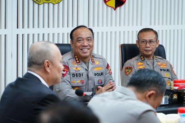 Polri Lanjuti Rekomendasi KPRP, Libatkan Pihak Eksternal dalam Assessment Jenderal Polri Lanjuti Rekomendasi KPRP, Libatkan Pihak Eksternal dalam Assessment Jenderal
