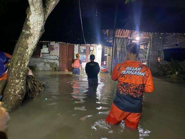 BNPB Ungkap Banjir-Longsor Terjang Sejumlah Daerah, Ribuan Orang Terdampak