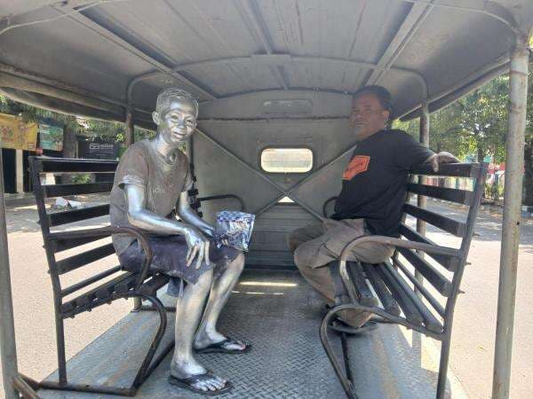 Satpol PP Ponorogo Tangkap Manusia Silver Berkeliaran, Alasannya Mengejutkan