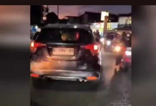 Viral Mobil HRV Tabrak Sejumlah Motor di Bandung, Sopir Ditangkap usai Dikejar Warga