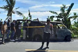 Rp4,6 Miliar Ludes! Mobil Pengangkut Uang Terbakar di Palippis Polewali Mandar