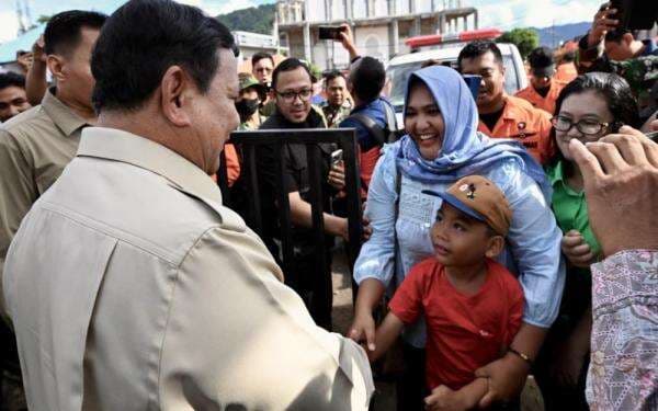 Ketika Bocah Korban Banjir Tapanuli Tengah Panggil Presiden Prabowo Pak Gemoy