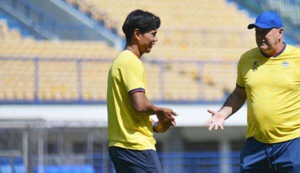 Jupe Kembali ke Persib Bandung, Reaksi Bojan Hodak Jadi Sorotan! Jupe Kembali ke Persib Bandung, Reaksi Bojan Hodak Jadi Sorotan!