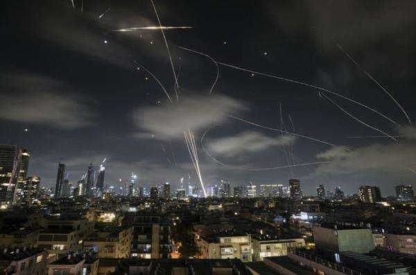 Dihujani Rudal Iran, Israel Ancam Balas Dendam