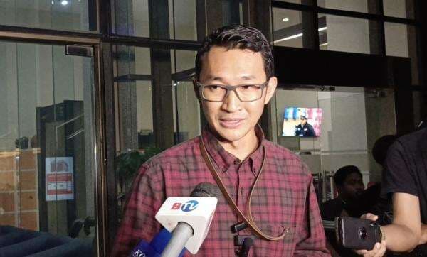 KPK Geledah Rumah Dinas Bupati Indragiri Hulu, Sita Uang Rp400 Juta