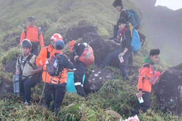 Evakuasi Korban Pesawat ATR 42-500 di Puncak Bulusaraung Terkendala Medan Terjal