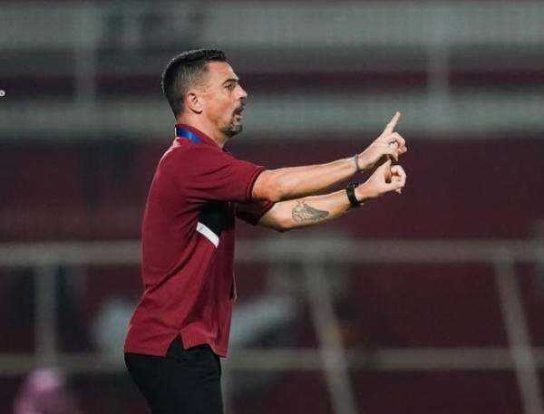 Gara-Gara Hal Ini, Carlos Pena Tak Bisa Tersenyum Lepas Usai Persija Jakarta Menang atas Persik Kediri