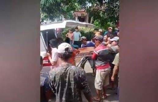 Duel Carok 2 Pria Bertetangga di Lumajang, 1 Tewas Kena Celurit 1 Kritis