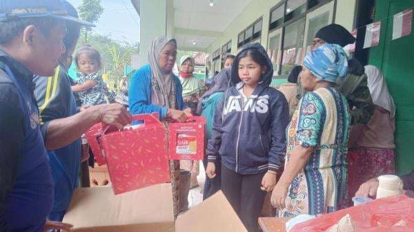 1.350 Porsi Makanan per Hari Disalurkan kepada Warga Terdampak Erupsi Semeru
