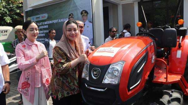 Dukung Program Presiden Prabowo, Petani Milenial di Brebes Terima Bantuan Puluhan Alsintan