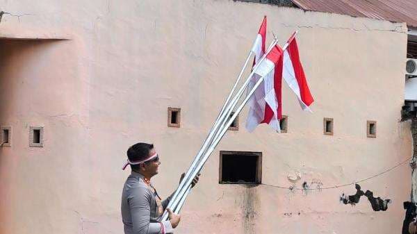 Polres Gowa Sisir Lorong, Temukan Warga Belum Pasang Bendera Merah Putih