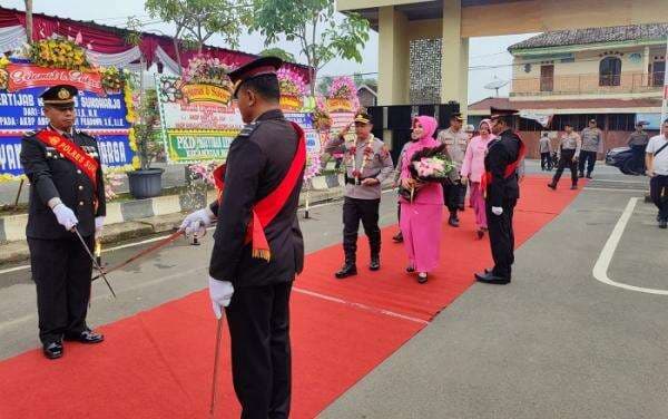 Pedang Pora Sambut AKBP Anggaito Hadi Prabowo Jabat Kapolres Sukoharjo Gantikan AKBP Sigit
