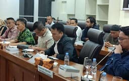 Mengadu ke DPR, Pedagang Minta Usaha Thrifting Dilegalkan