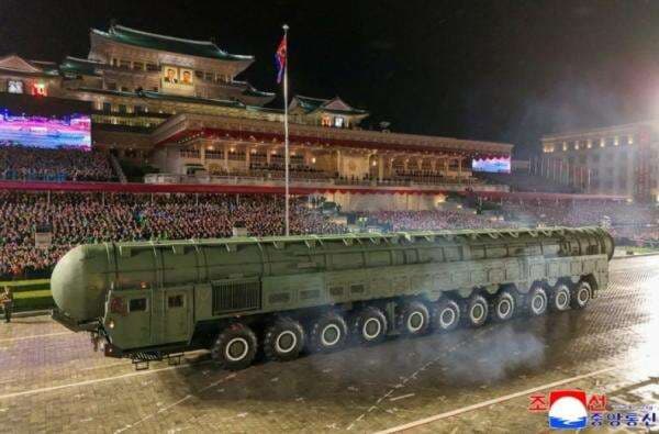Dipamerkan ke Dunia, Seberapa Hebat Rudal Nuklir Antarbenua Korut Hwasong-20?
