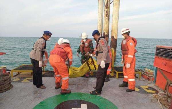 BREAKINGNEWS: Mayat Tanpa Identitas Ditemukan Mengambang di Perairan Karawang