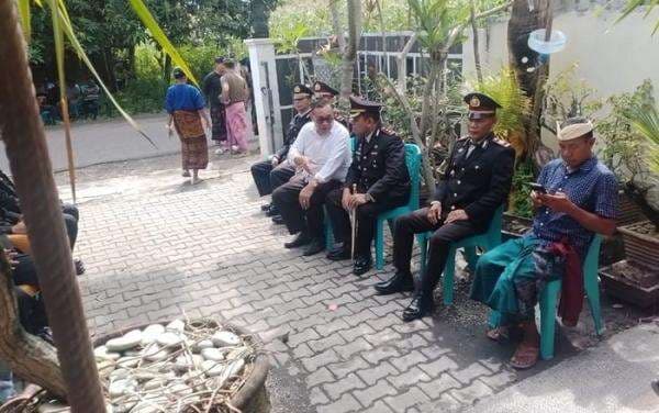 Selamat Jalan Bli Komang: Sosok Polisi Ramah Asal Sikka Berpulang, Meninggalkan Duka Mendalam