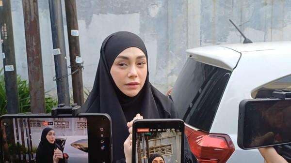 Celine Evangelista Melayat ke Rumah Najwa Shihab, Syok Usai Terima Kabar Duka