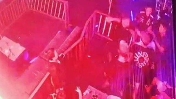 Perkelahian di Diskotek Surabaya Terekam CCTV, 1 Orang Tewas Ditikam Pecahan Botol