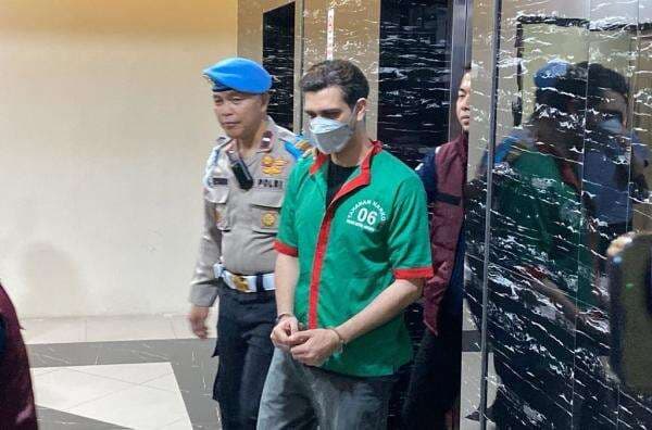 Ditangkap Kasus Narkoba, Begini Penampakan Fachri Albar Pakai Baju Tahanan