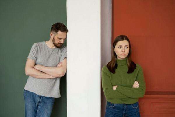 7 Tanda Rumah Tangga Mulai Retak, Hilangnya Kehangatan Suami Istri