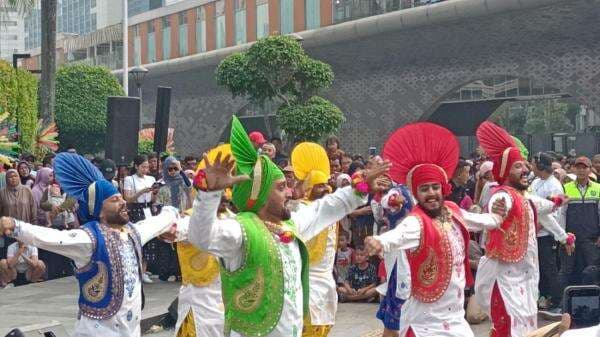 Dihadiri Pramono Anung, Kesenian 5 Negara Ramaikan CFD Bundaran HI