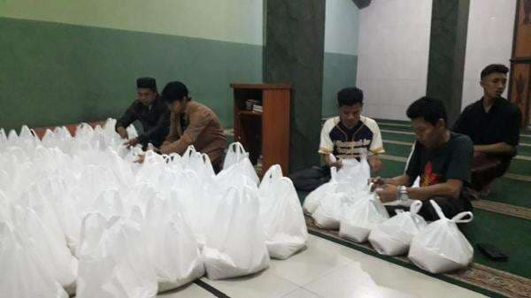 8 Golongan Penerima dan 7 Keutamaan Zakat Beserta Waktu Pembagiannya