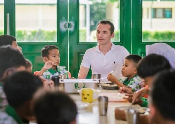 Kisah Bule Belanda Rela Jual Perusahaan demi Bantu Anak Jalanan, Berawal dari Backpacking ke Lombok