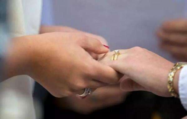 Kacau! Pria Ini Kawin Lari dengan Calon Ibu Mertua 10 Hari Jelang Pernikahan