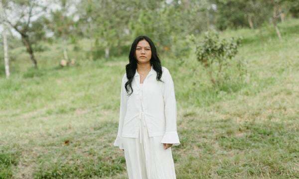 5 Barang yang Wajib Dibawa Clara Riva Sebelum Manggung