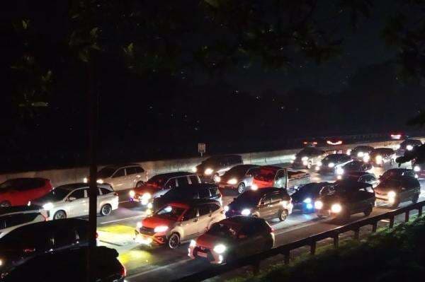 Update Arus Mudik Hari Ini: Contraflow Kembali Diterapkan di KM 36-70 Tol Japek