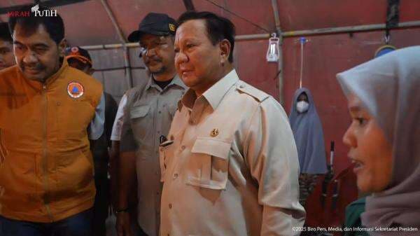 Prabowo Didampingi Mualem Tinjau Pengungsi di Aceh Tamiang, Disambut Salawat Badar