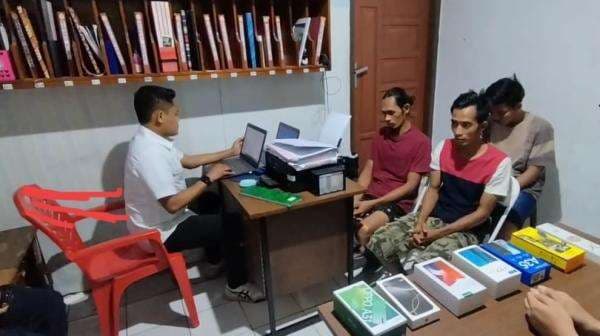 Gasak Puluhan Ponsel di Bandara Sultan Hasanuddin, Tiga Karyawan Kargo Dicokok Polisi