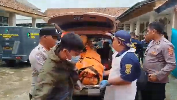 Tragis, Nenek dan Cucu Tewas Berpelukan dalam Longsor Bandung Barat