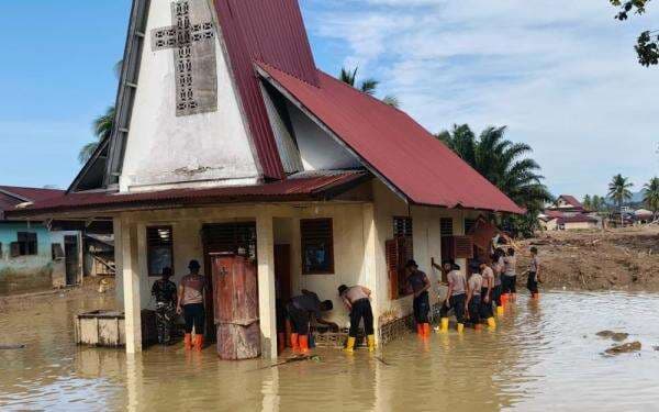 Jelang Natal, Polri Gencarkan Perbaikan Gereja dan Posko Ibadah di Lokasi Terdampak Bencana Sumut