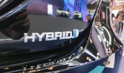 Berkendara Pakai Mobil Hybrid, Ini Hal Penting Harus Diperhatikan agar Aman
