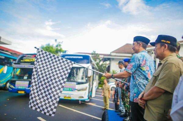 Forkopimda Kota Bogor Lepas 295 Peserta Mudik Gratis di Balai Kota