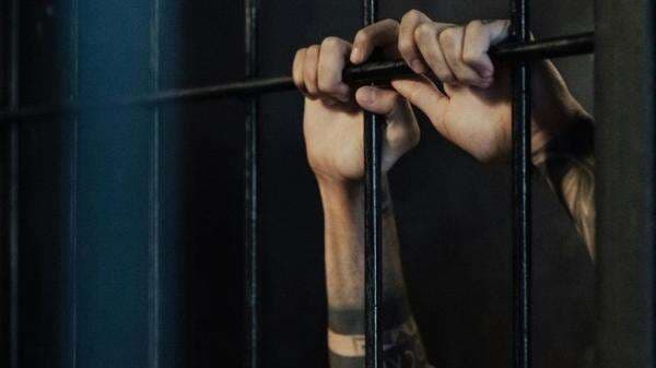 Paksa Napi Muslim Makan Daging Anjing, Kalapas Enemawira Dicopot! Paksa Napi Muslim Makan Daging Anjing, Kalapas Enemawira Dicopot!