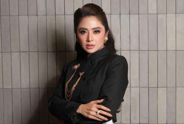 Kuliah Lagi, Dewi Perssik Akui Kesulitan Mata Kuliah Bahasa Inggris