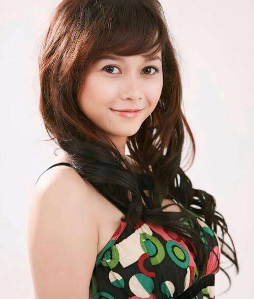 4 Potret Lawas Aura Kasih yang Cantiknya Kebangetan dengan Pipi Tembem